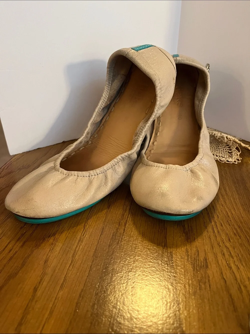 Tieks Cream Ballet Flats with Teal Sole Accent Size 10